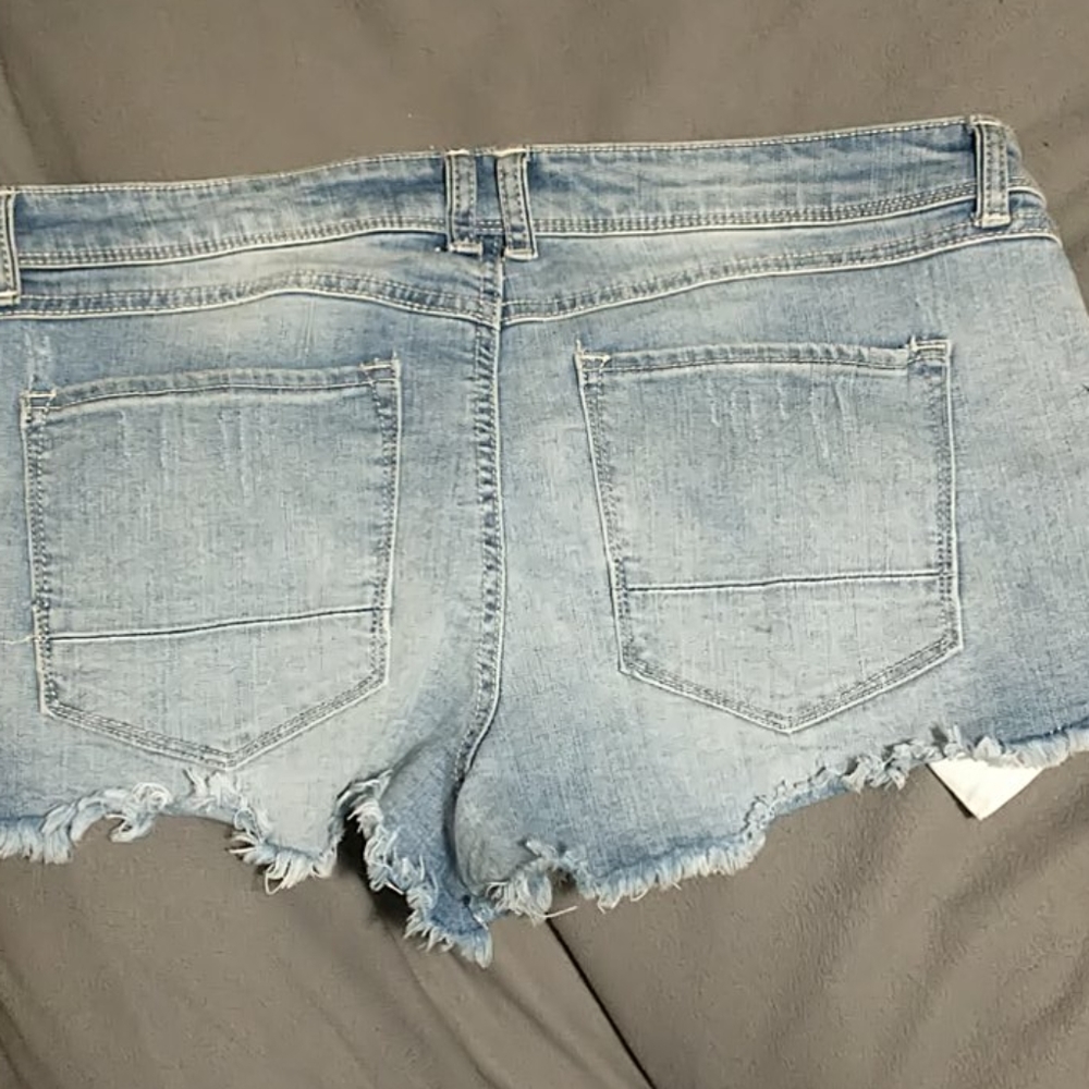 Shorts - Picture 4 of 4